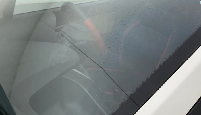 2017 Hyundai Eon ERA PLUS (O), Petrol, Manual, 62,413 km, Front windshield - Minor spot on windshield