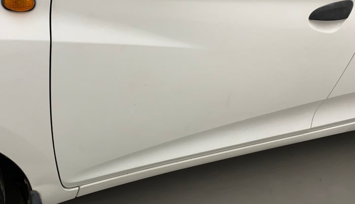 2017 Hyundai Eon ERA PLUS (O), Petrol, Manual, 62,413 km, Front passenger door - Minor scratches