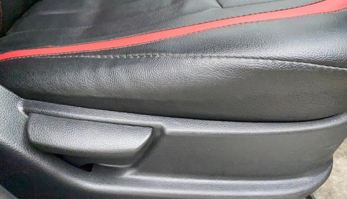 2017 Hyundai Eon ERA PLUS (O), Petrol, Manual, 62,413 km, Driver Side Adjustment Panel