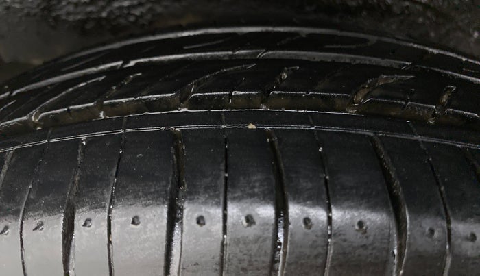 2015 Maruti Wagon R 1.0 VXI, Petrol, Manual, 28,725 km, Left Rear Tyre Tread