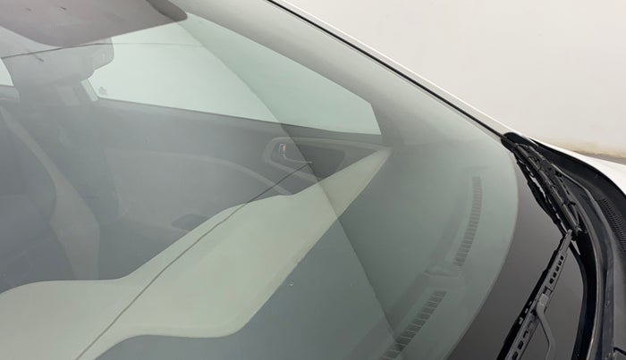 2016 Hyundai Elite i20 SPORTZ 1.2, Petrol, Manual, 57,180 km, Front windshield - Minor spot on windshield