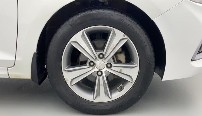 2017 Hyundai Verna 1.6 VTVT SX (O) AT, Petrol, Automatic, 64,198 km, Right Front Wheel