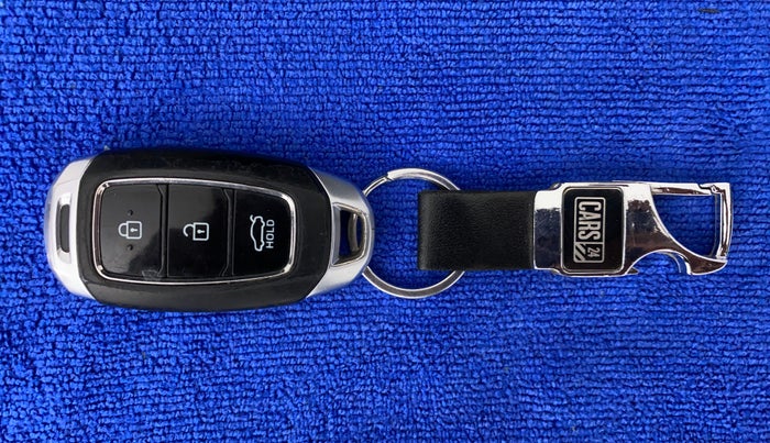2017 Hyundai Verna 1.6 VTVT SX (O) AT, Petrol, Automatic, 64,198 km, Key Close Up