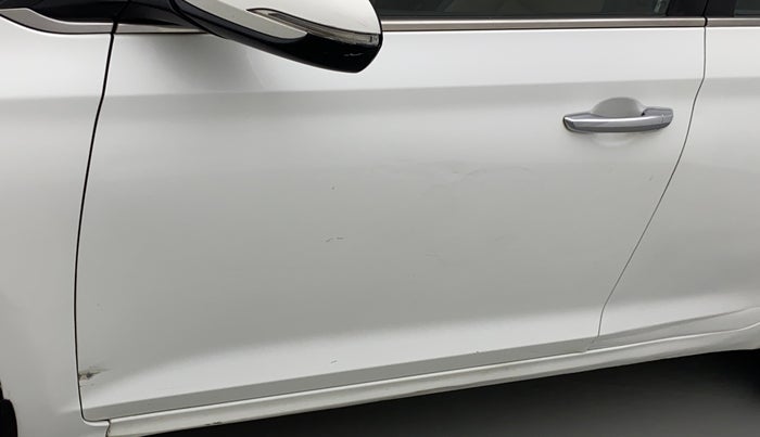 2017 Hyundai Verna 1.6 VTVT SX (O) AT, Petrol, Automatic, 64,198 km, Front passenger door - Minor scratches