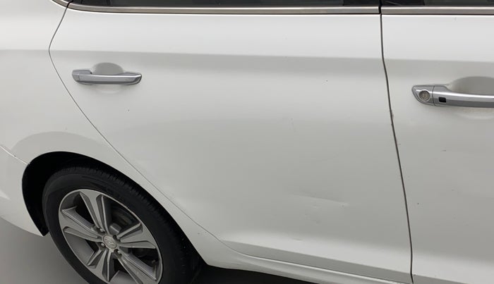 2017 Hyundai Verna 1.6 VTVT SX (O) AT, Petrol, Automatic, 64,198 km, Right rear door - Slightly dented