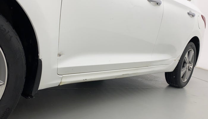 2017 Hyundai Verna 1.6 VTVT SX (O) AT, Petrol, Automatic, 64,198 km, Left running board - Minor scratches