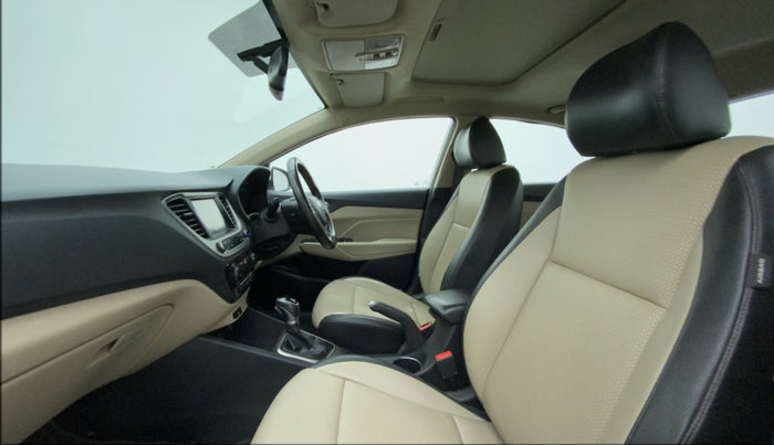 2017 Hyundai Verna 1.6 VTVT SX (O) AT, Petrol, Automatic, 64,198 km, Right Side Front Door Cabin
