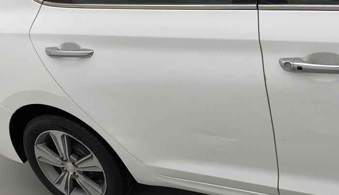 2017 Hyundai Verna 1.6 VTVT SX (O) AT, Petrol, Automatic, 64,198 km, Right rear door - Minor scratches