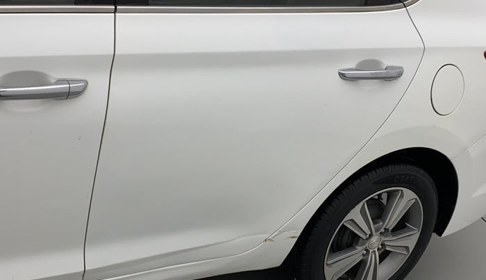 2017 Hyundai Verna 1.6 VTVT SX (O) AT, Petrol, Automatic, 64,198 km, Rear left door - Minor scratches