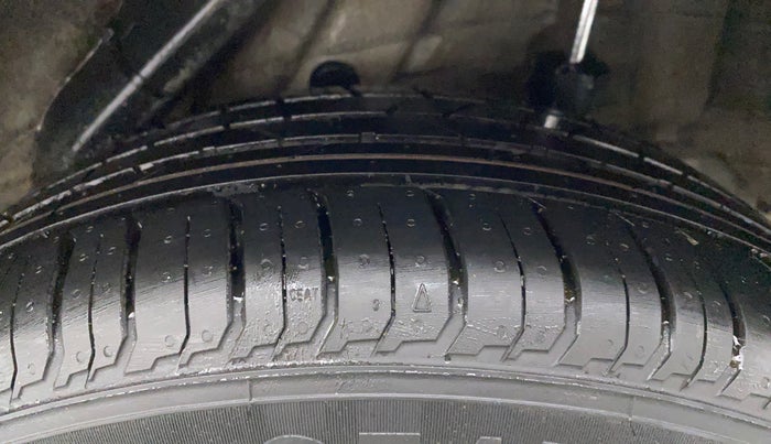 2017 Hyundai Verna 1.6 VTVT SX (O) AT, Petrol, Automatic, 64,198 km, Left Rear Tyre Tread