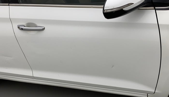 2017 Hyundai Verna 1.6 VTVT SX (O) AT, Petrol, Automatic, 64,198 km, Driver-side door - Slightly dented