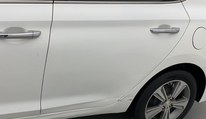 2017 Hyundai Verna 1.6 VTVT SX (O) AT, Petrol, Automatic, 64,198 km, Rear left door - Slightly dented