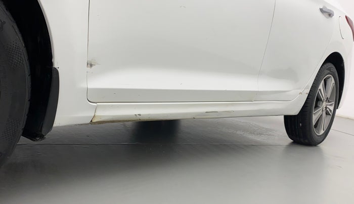 2017 Hyundai Verna 1.6 VTVT SX (O) AT, Petrol, Automatic, 64,198 km, Left running board - Paint has minor damage
