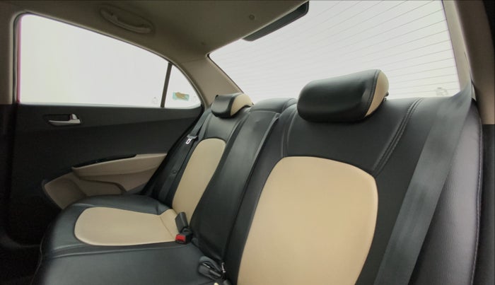 2014 Hyundai Xcent SX 1.2, Petrol, Manual, 31,338 km, Right Side Rear Door Cabin