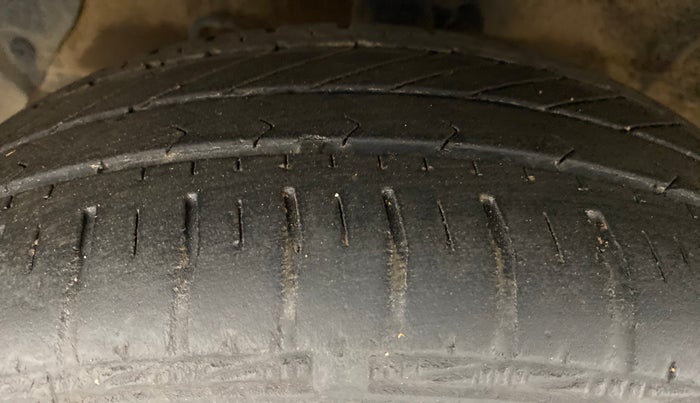 2014 Hyundai Xcent SX 1.2, Petrol, Manual, 31,338 km, Left Front Tyre Tread