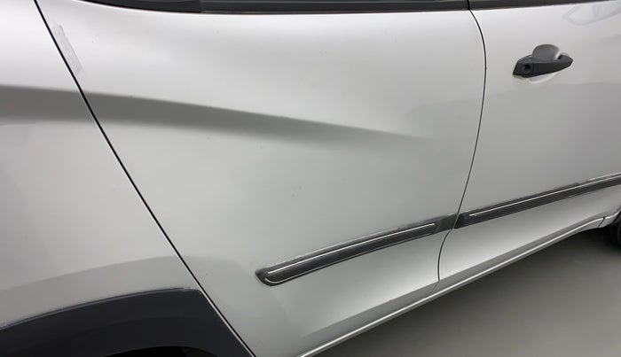 2019 Mahindra KUV 100 NXT K2 P 6 STR, Petrol, Manual, 21,003 km, Right rear door - Minor scratches