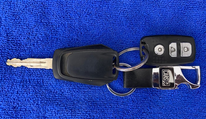 2019 Mahindra KUV 100 NXT K2 P 6 STR, Petrol, Manual, 21,003 km, Key Close Up