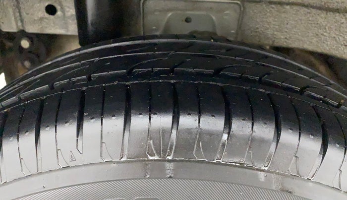 2019 Mahindra KUV 100 NXT K2 P 6 STR, Petrol, Manual, 21,003 km, Right Rear Tyre Tread