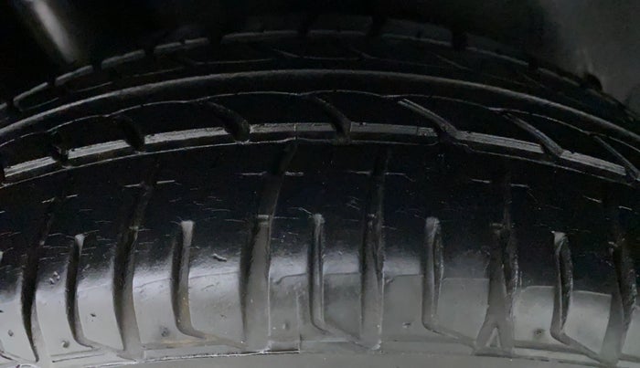 2013 Volkswagen Vento HIGHLINE DIESEL, Diesel, Manual, 40,608 km, Left Rear Tyre Tread