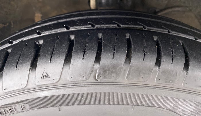 2018 Maruti Swift VXI D, Petrol, Manual, 70,212 km, Right Front Tyre Tread