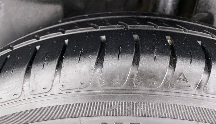 2018 Maruti Swift VXI D, Petrol, Manual, 70,212 km, Left Rear Tyre Tread