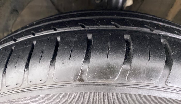 2018 Maruti Swift VXI D, Petrol, Manual, 70,212 km, Left Front Tyre Tread