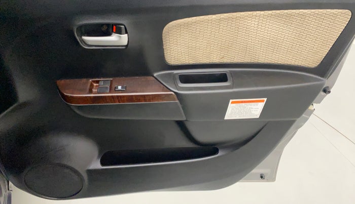 2018 Maruti Wagon R 1.0 LXI CNG, CNG, Manual, 75,535 km, Driver Side Door Panels Control