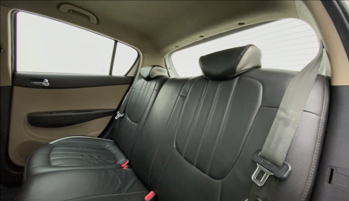 2014 Hyundai i20 SPORTZ 1.2 VTVT, Petrol, Manual, 70,635 km, Right Side Rear Door Cabin