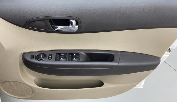 2014 Hyundai i20 SPORTZ 1.2 VTVT, Petrol, Manual, 70,635 km, Driver Side Door Panels Control