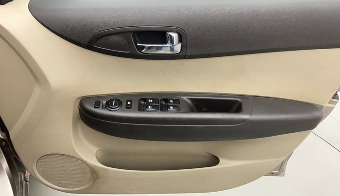 2012 Hyundai i20 MAGNA O 1.2, Petrol, Manual, 44,322 km, Driver Side Door Panels Control