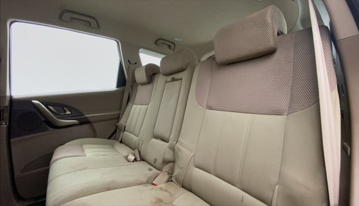 2014 Mahindra XUV500 W6 4X2, Diesel, Manual, 75,922 km, Right Side Rear Door Cabin
