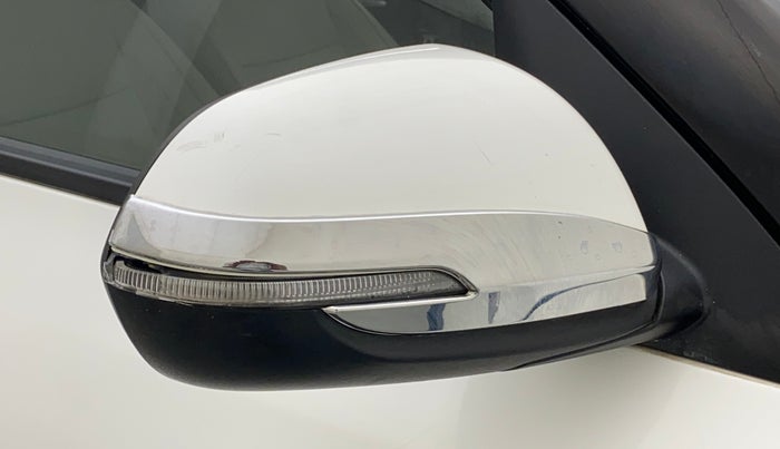 2022 KIA SELTOS HTK PLUS 1.5 IMT, Petrol, Manual, 12,556 km, Right rear-view mirror - Indicator light has minor damage