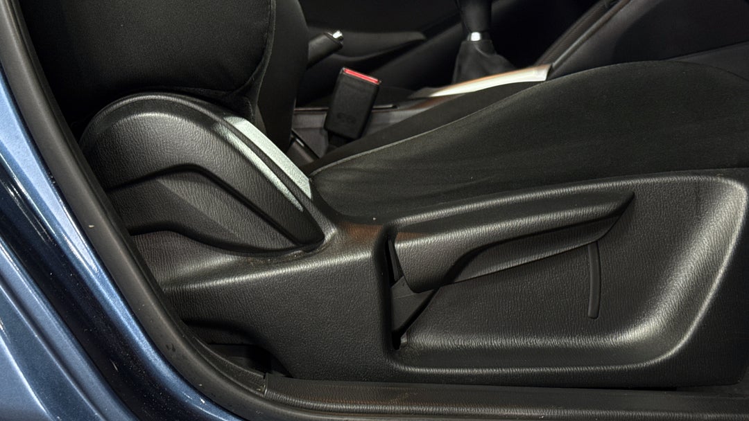 2017 Mazda Mazda2 Neo, Manual, 86429 km, Drivers Side Adjustment Panel