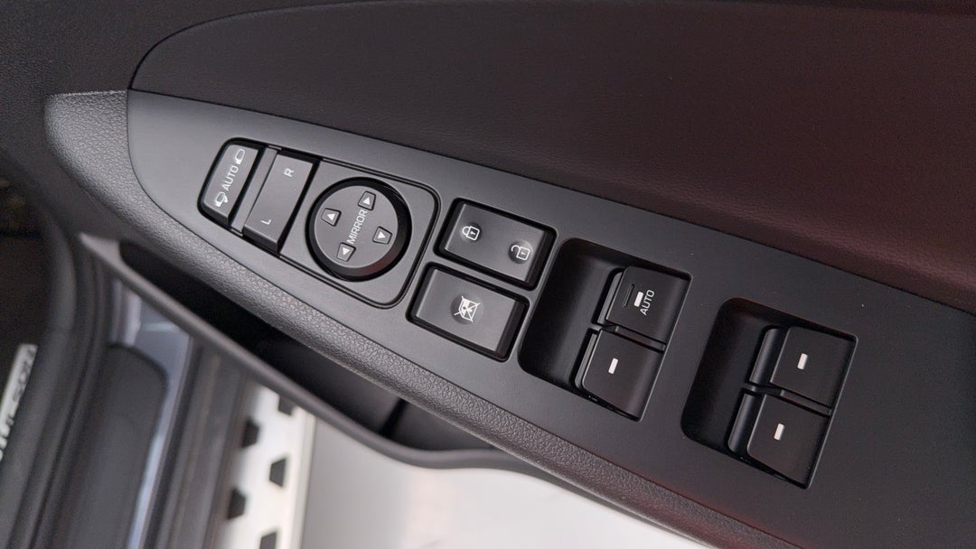 2017 Hyundai Tucson Active X (fwd), Manual, 98964 km, Drivers Side Door Panel Controls