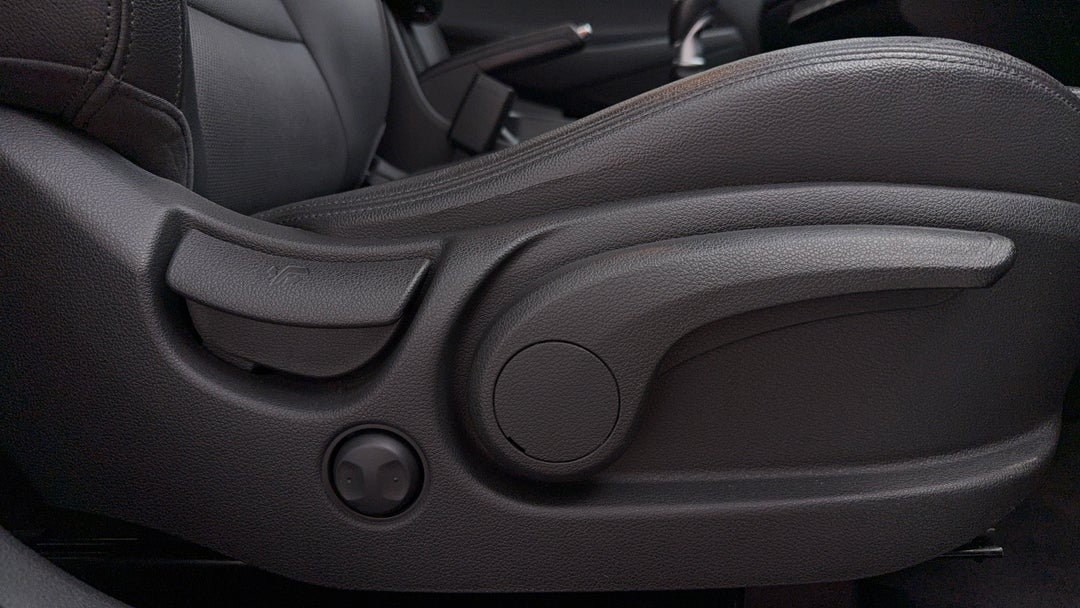 2017 Hyundai Tucson Active X (fwd), Manual, 98964 km, Drivers Side Adjustment Panel