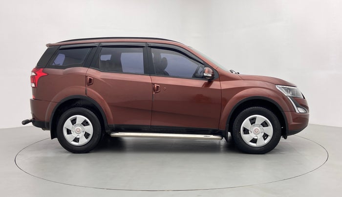 2018 Mahindra XUV500 W7 FWD, Diesel, Manual, 46,051 km, Right Side View
