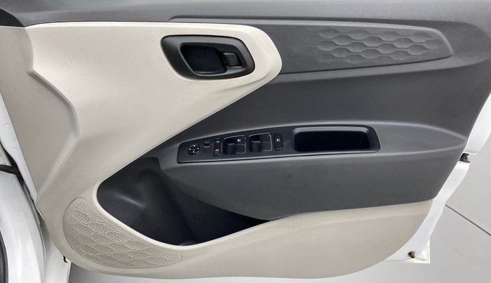 2021 Hyundai AURA S 1.2 CNG, CNG, Manual, 64,540 km, Driver Side Door Panels Control