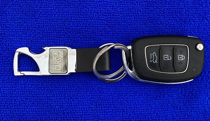 2021 Hyundai AURA S 1.2 CNG, CNG, Manual, 64,540 km, Key Close Up