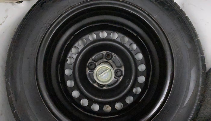 2012 Honda Brio V MT, Petrol, Manual, 79,896 km, Dicky (Boot door) - Tool missing