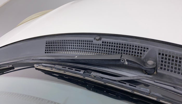 2012 Honda Brio V MT, Petrol, Manual, 79,896 km, Front windshield - Wiper nozzle not functional