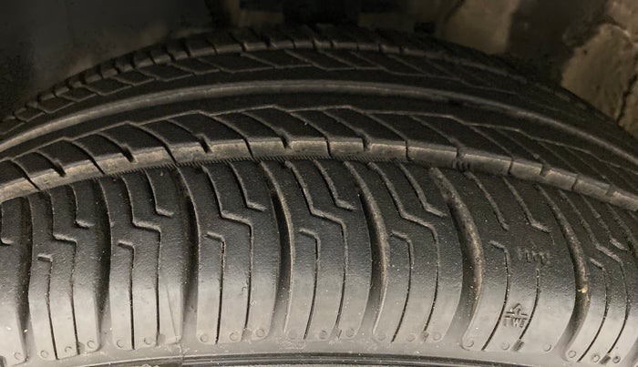 2014 Volkswagen Cross Polo HIGHLINE TDI, Diesel, Manual, 76,838 km, Left Front Tyre Tread