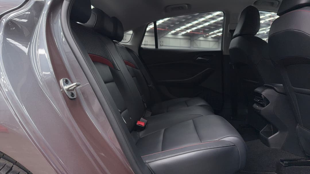2023 MG Mg5 Essence, Automatic, 42431 km, Right Side Rear Door Cabin View