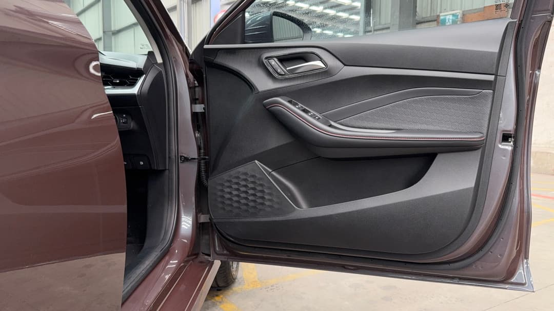 2023 MG Mg5 Essence, Automatic, 42431 km, Speaker View