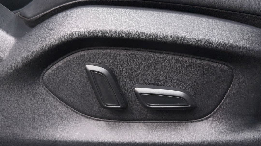 2023 MG Mg5 Essence, Automatic, 42431 km, Drivers Side Adjustment Panel
