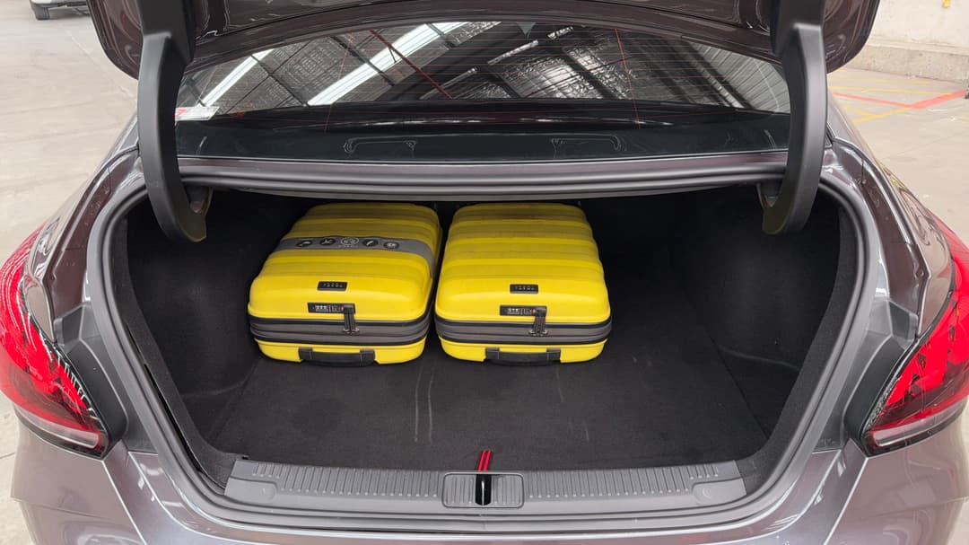 2023 MG Mg5 Essence, Automatic, 42431 km, Boot Inside View with Luggage
