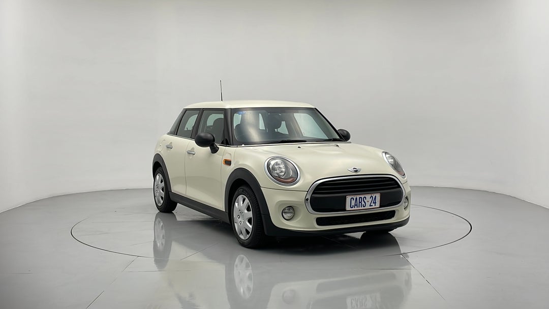 Right Front Diagonal (45- Degree) View