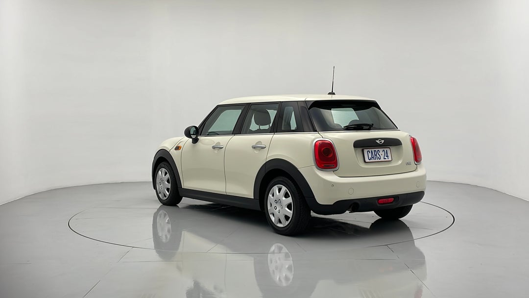 Left Back Diagonal (45- Degree) View