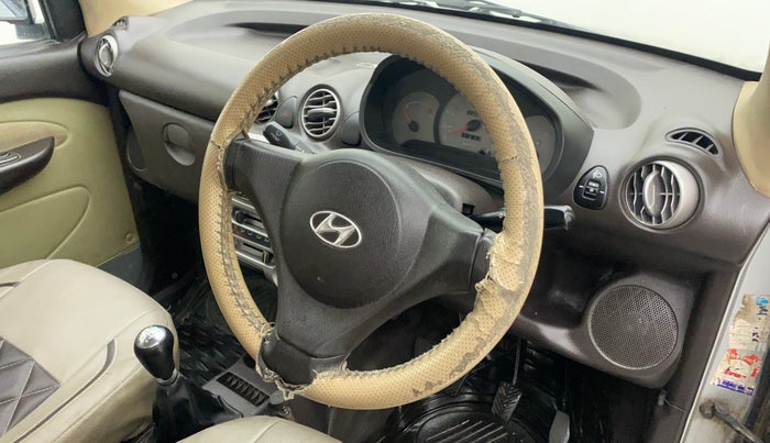 2011 Hyundai Santro Xing GL, Petrol, Manual, 40,610 km, Steering wheel - Steering cover is minor torn