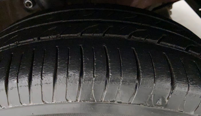 2017 Mahindra Kuv100 K4 6 STR, Petrol, Manual, 48,126 km, Left Front Tyre Tread