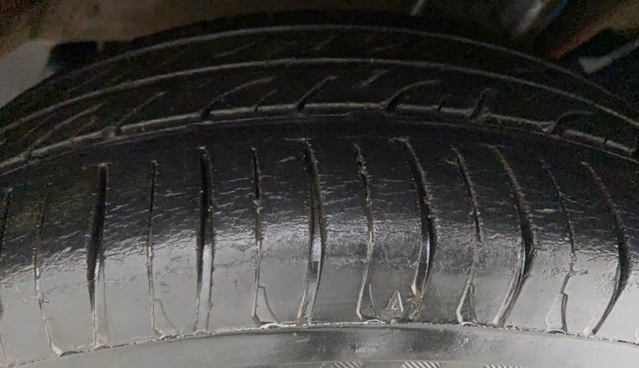2017 Mahindra Kuv100 K4 6 STR, Petrol, Manual, 48,126 km, Right Rear Tyre Tread